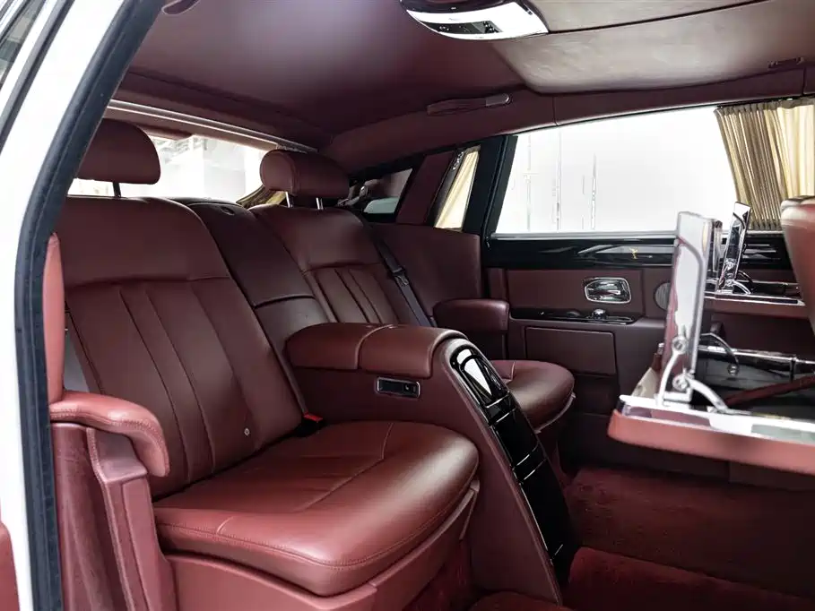 Rolls-Royce Phantom 2016 — фото 15