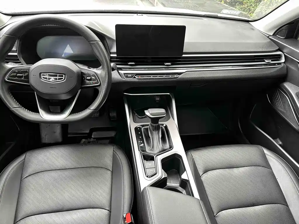 Geely Emgrand 2021