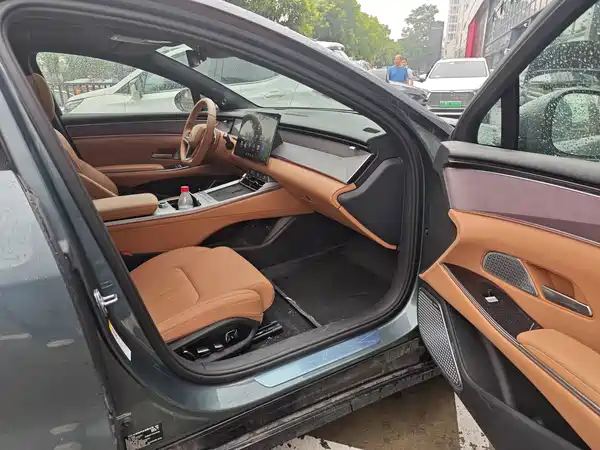 BYD Han L 2025