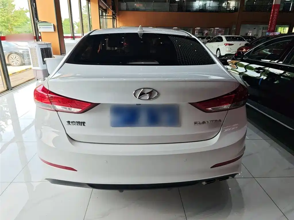 Hyundai Elantra 2020 — фото 8