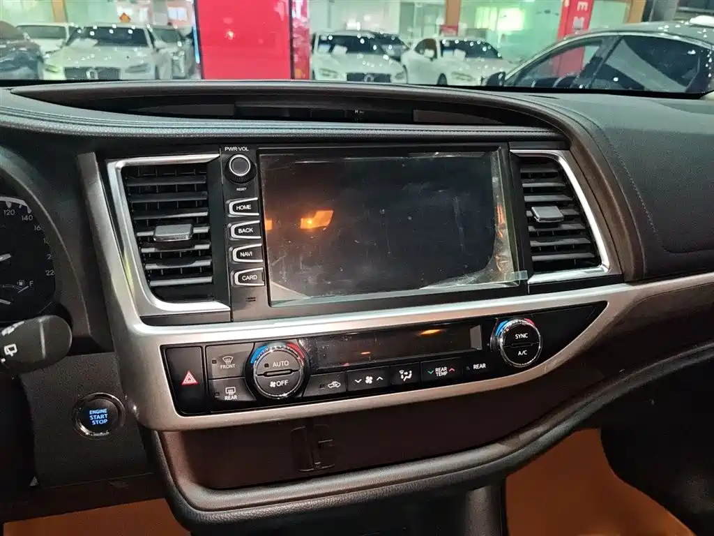 Toyota Highlander 2020 — фото 18