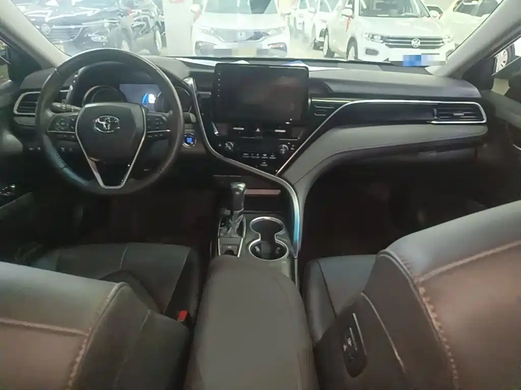 Toyota Camry 2022 — фото 10