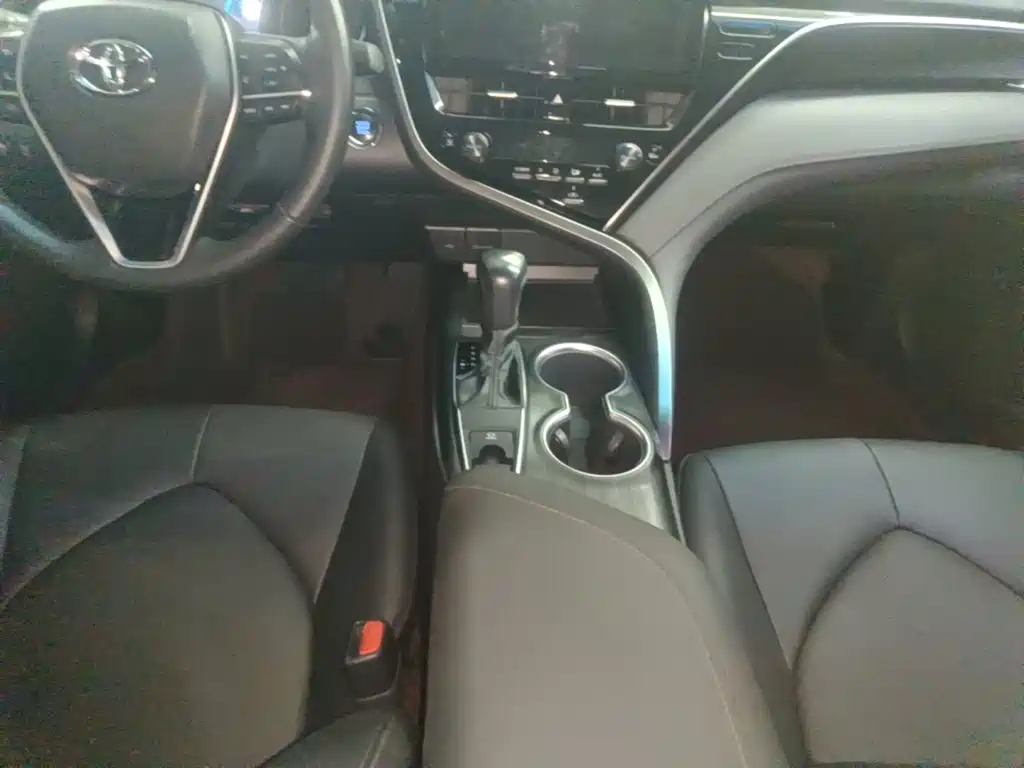Toyota Camry 2022 — фото 14