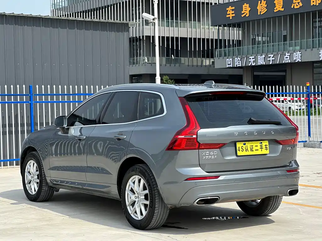 Volvo XC60 2018 — фото 21