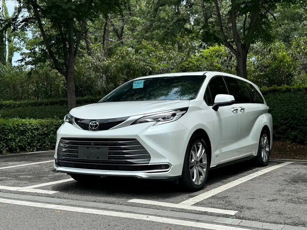 Toyota Sienna 2024