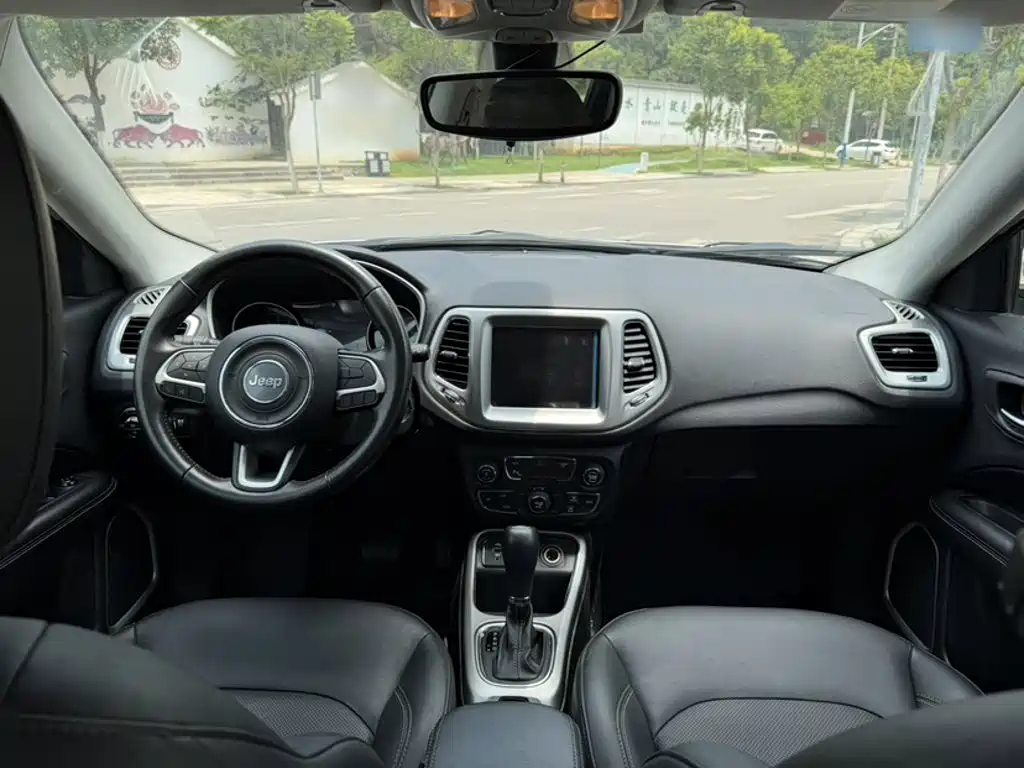 Jeep Compass 2018 — фото 19