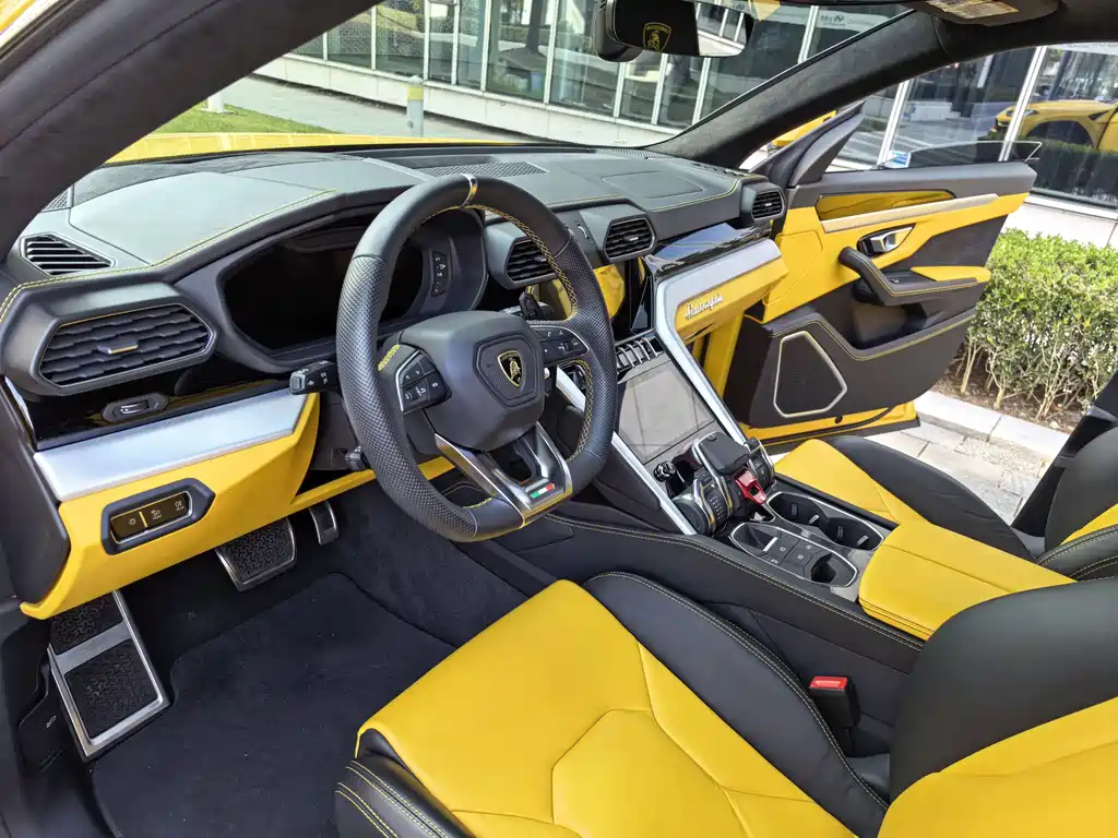 Lamborghini Urus 2023 — фото 15