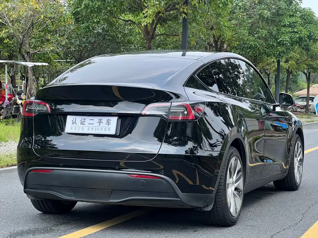 Tesla Model Y 2023 — фото 9