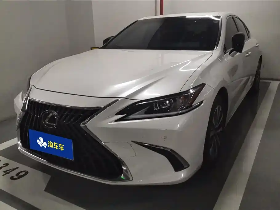 Lexus ES 2023 — фото 1