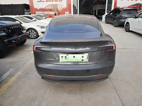 Tesla Model 3 2024