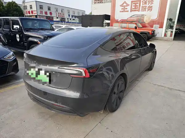 Tesla Model 3 2024