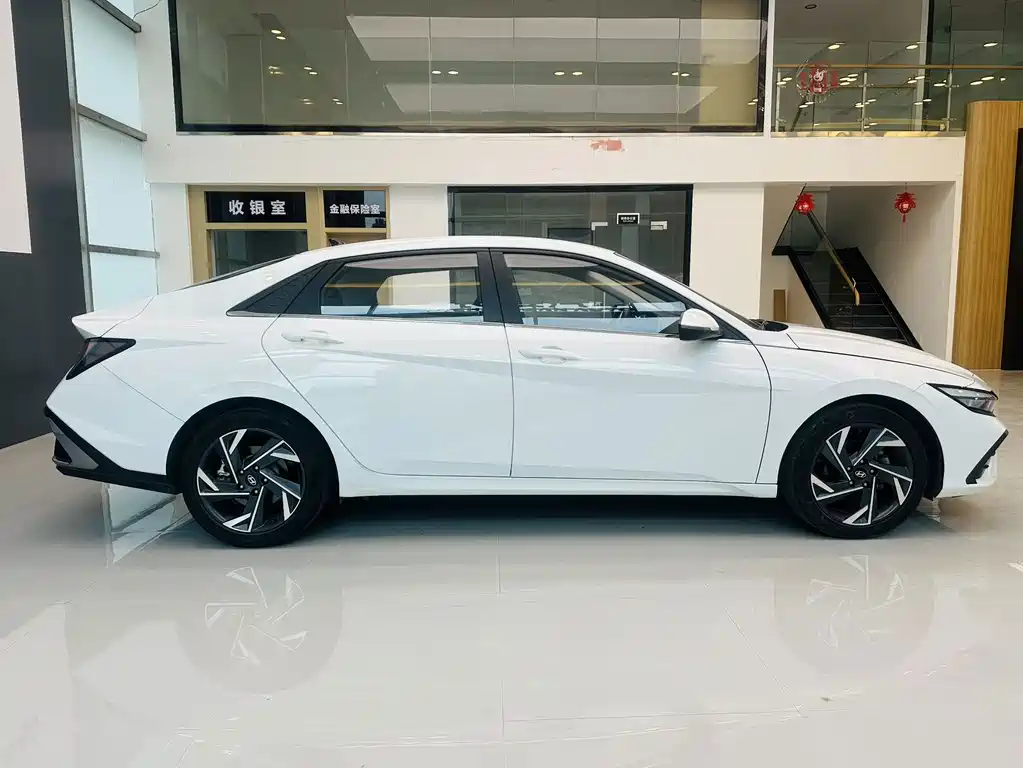 Hyundai Elantra 2023