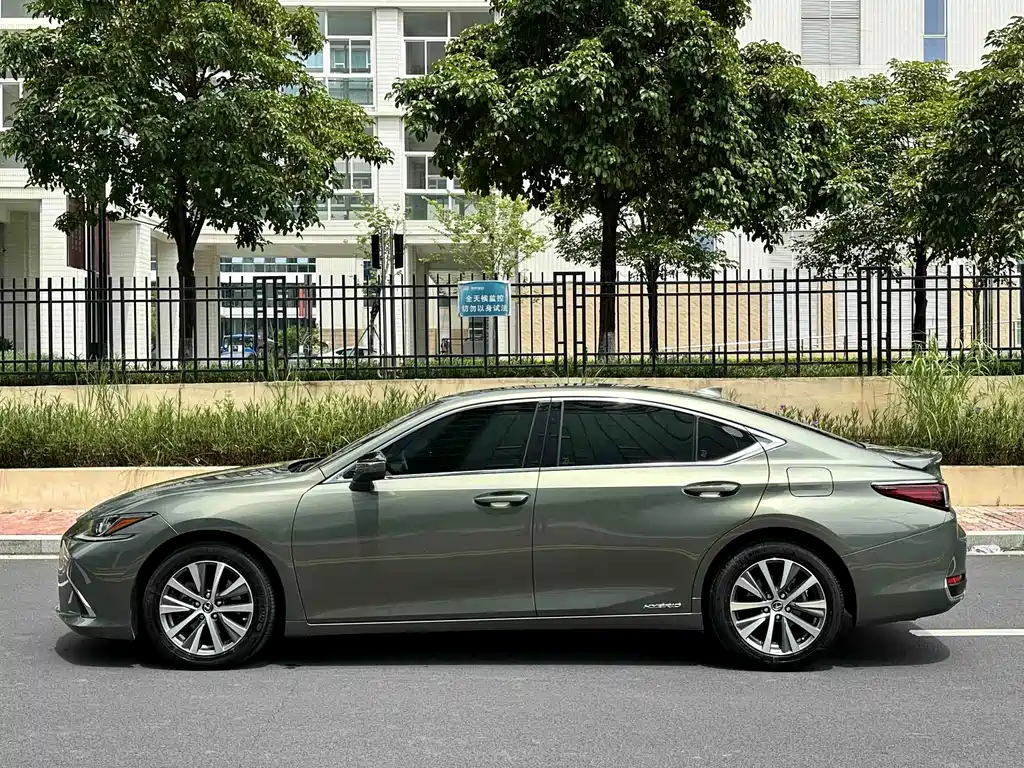 Lexus ES 2020 — фото 10