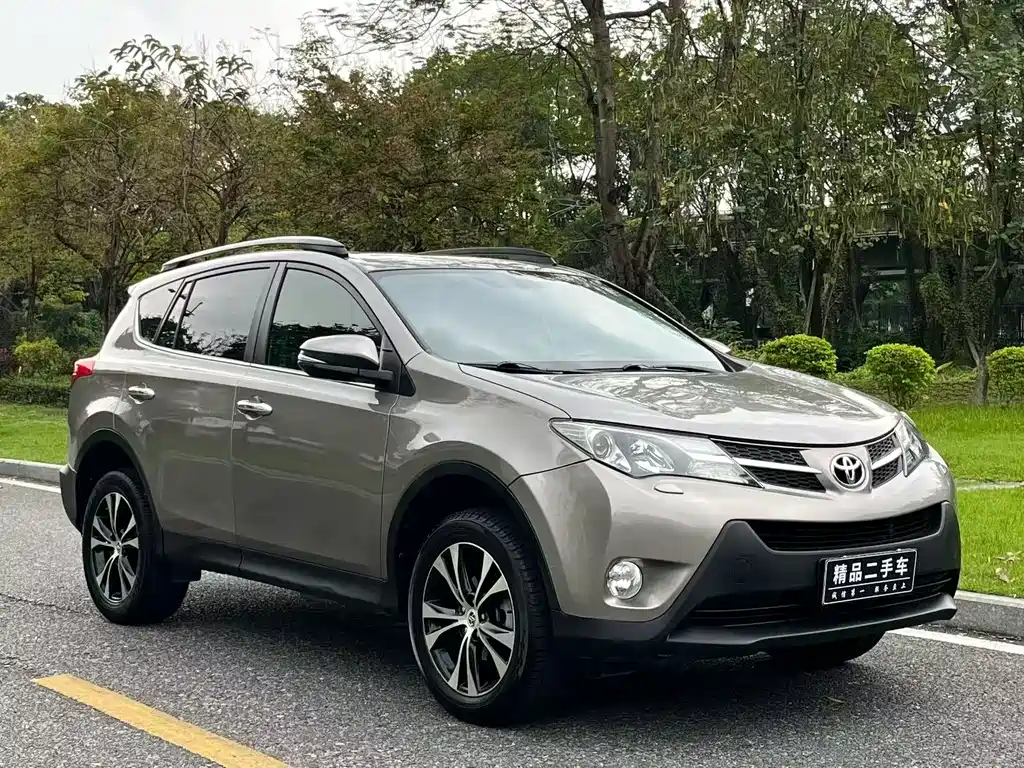 Toyota RAV4 2016 — фото 2