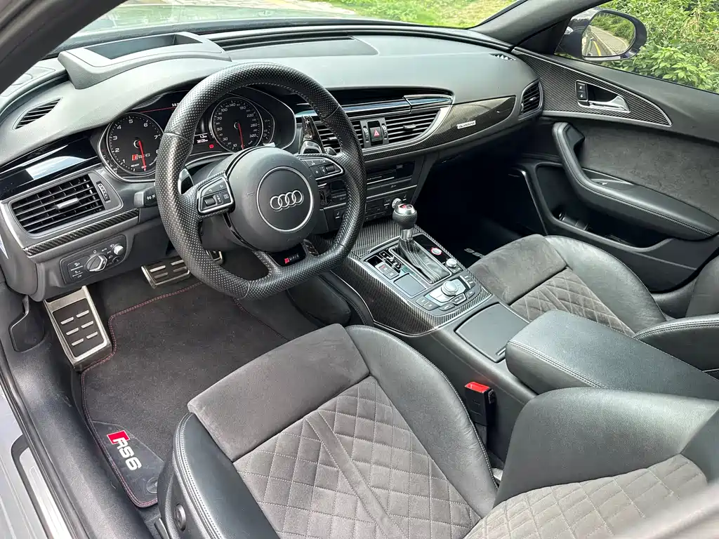 Audi RS 6 2017 — фото 10