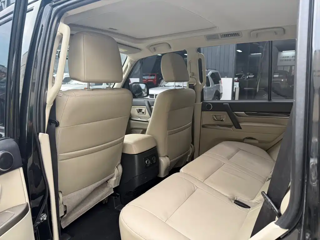 Mitsubishi Pajero 2018