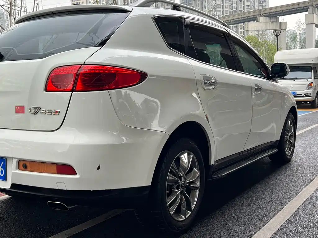 Luxgen Big 7 SUV 2014 — фото 7
