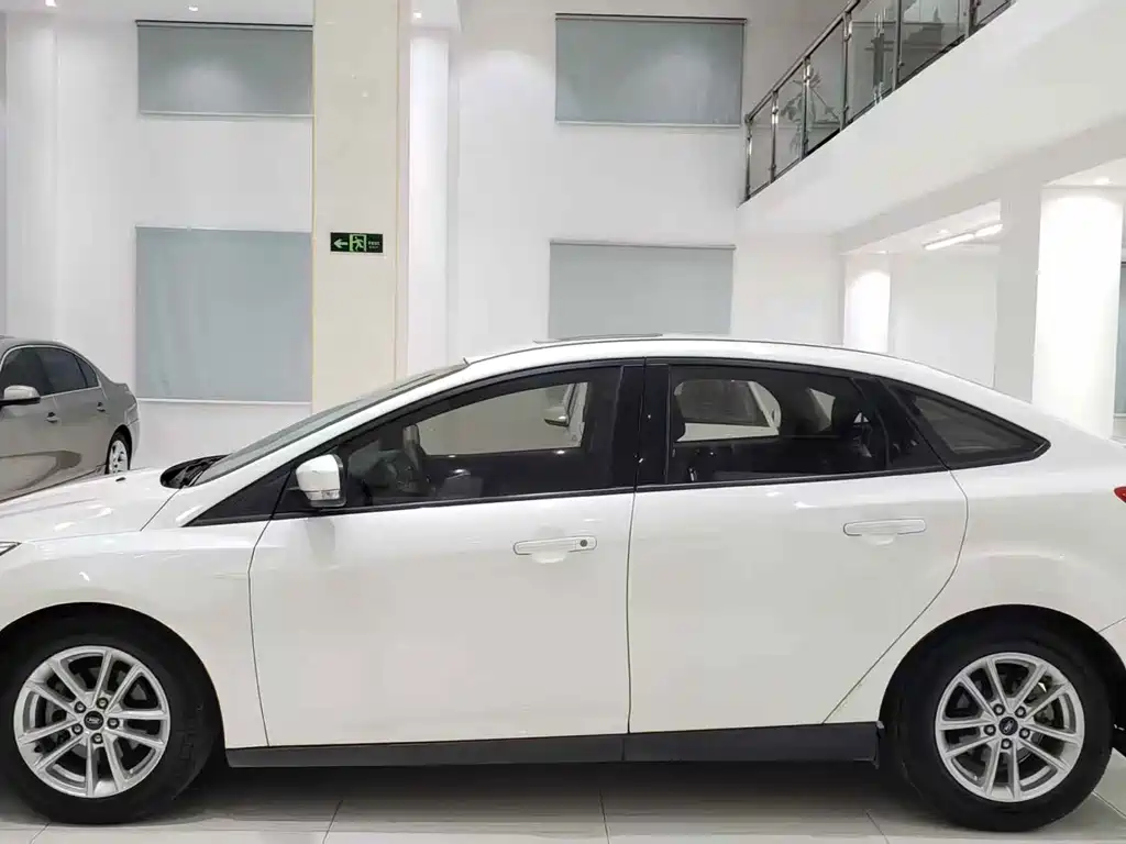 Ford Focus 2016 — фото 13