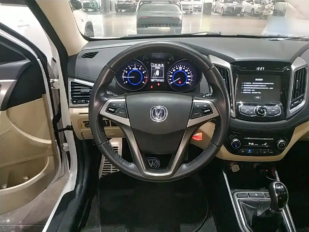 Changan Eado 2016 — фото 11