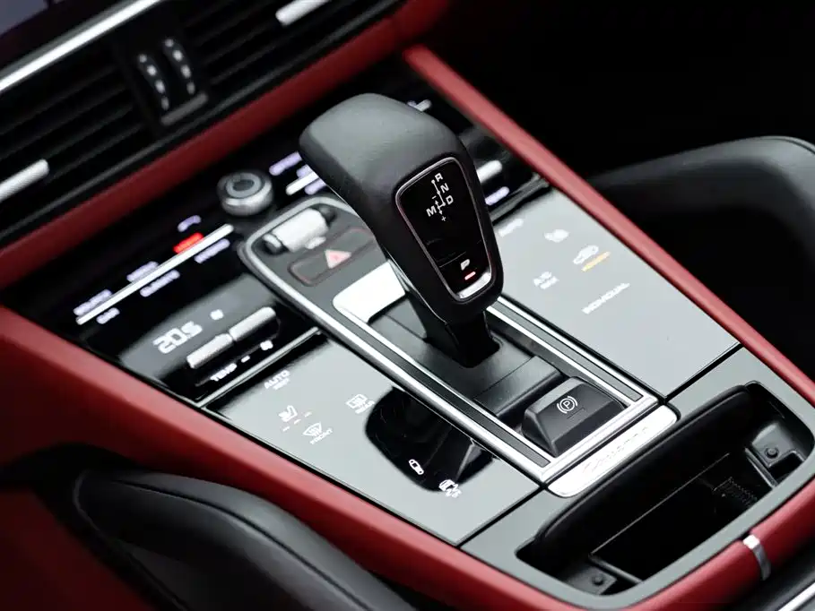 Porsche Cayenne Hybrid 2021 — фото 15