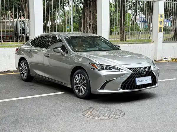 Lexus ES 2022