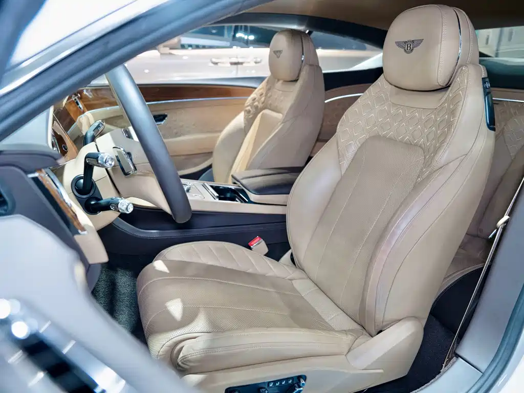 Bentley Continental 2020 — фото 24