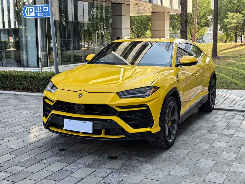 Lamborghini Urus 2023 — фото 1