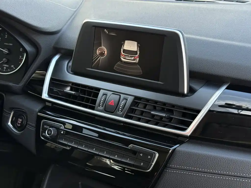 BMW 2 Series Station Wagon 2017 — фото 28