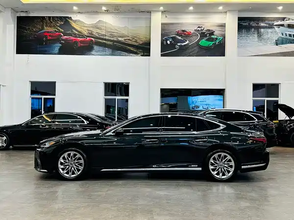 Lexus LS 2021