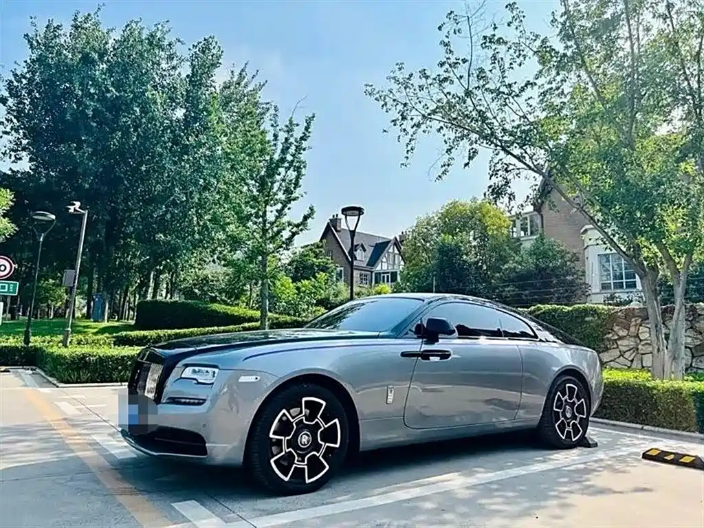 Rolls-Royce Phantom 2023 — фото 1