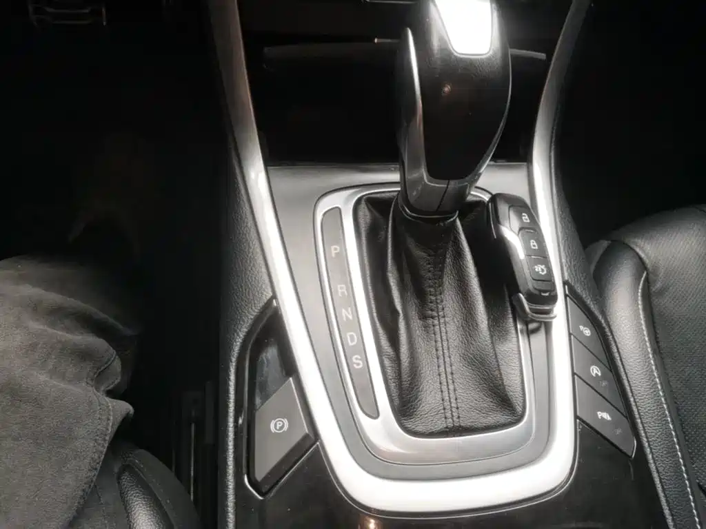 Ford Edge 2016 — фото 14