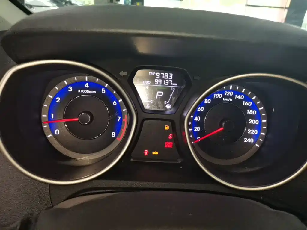 Hyundai Elantra 2017 — фото 12