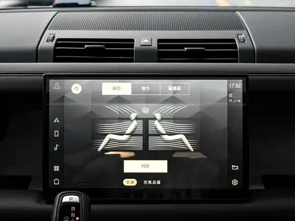 Land Rover Defender 2023