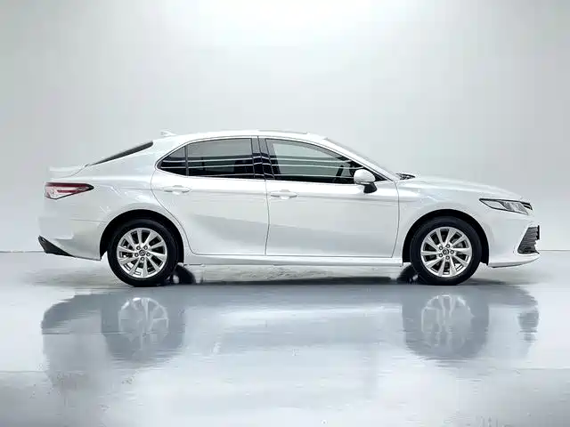 Toyota Camry 2022 — фото 9
