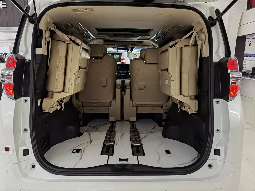 Toyota Vellfire 2021 — фото 10