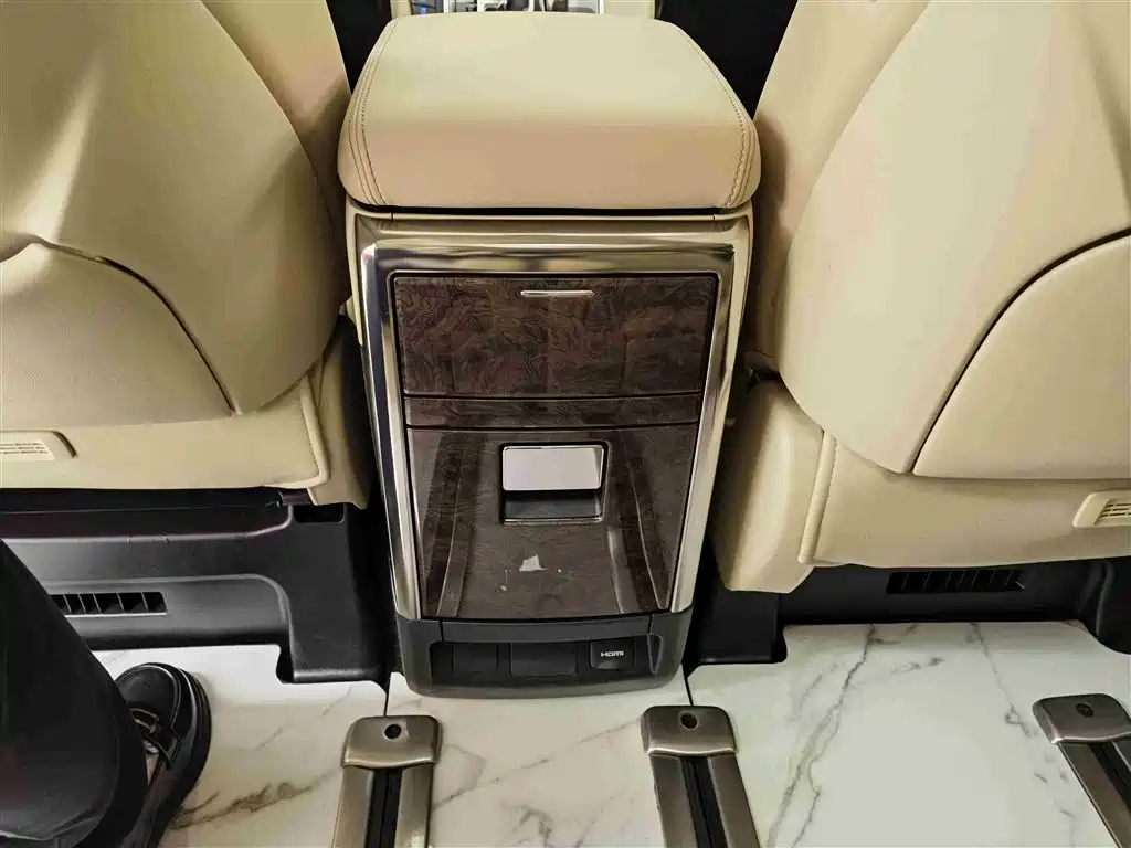 Toyota Vellfire 2021 — фото 13