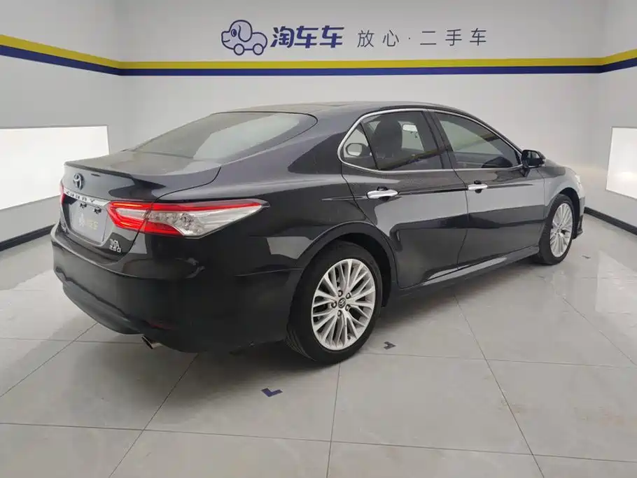Toyota Camry 2018 — фото 3