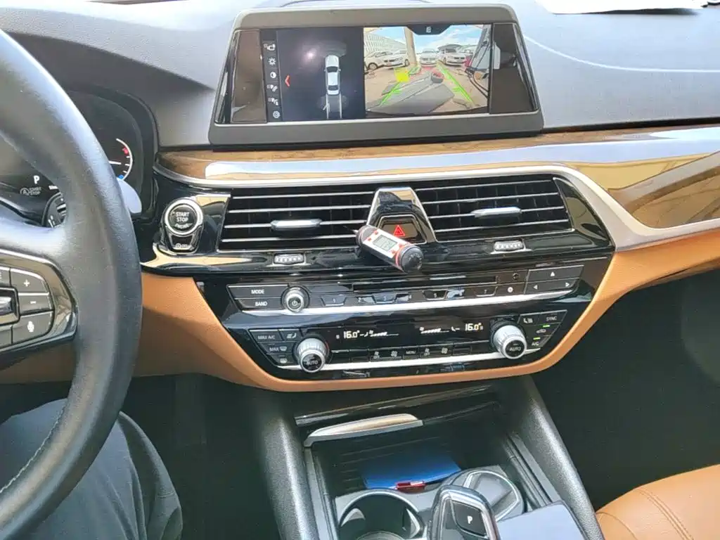 BMW 5 Series 2017 — фото 13