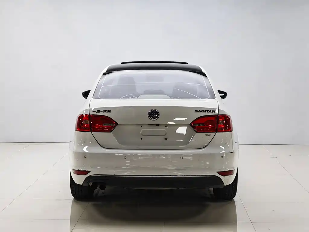 Volkswagen Sagitar 2014