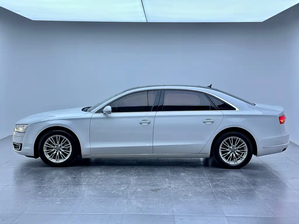 Audi A8 2015 — фото 14