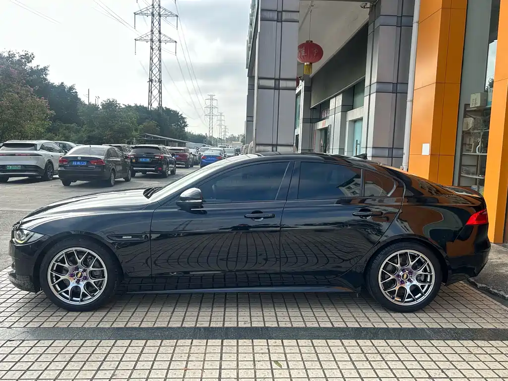 Jaguar XE 2016 — фото 8
