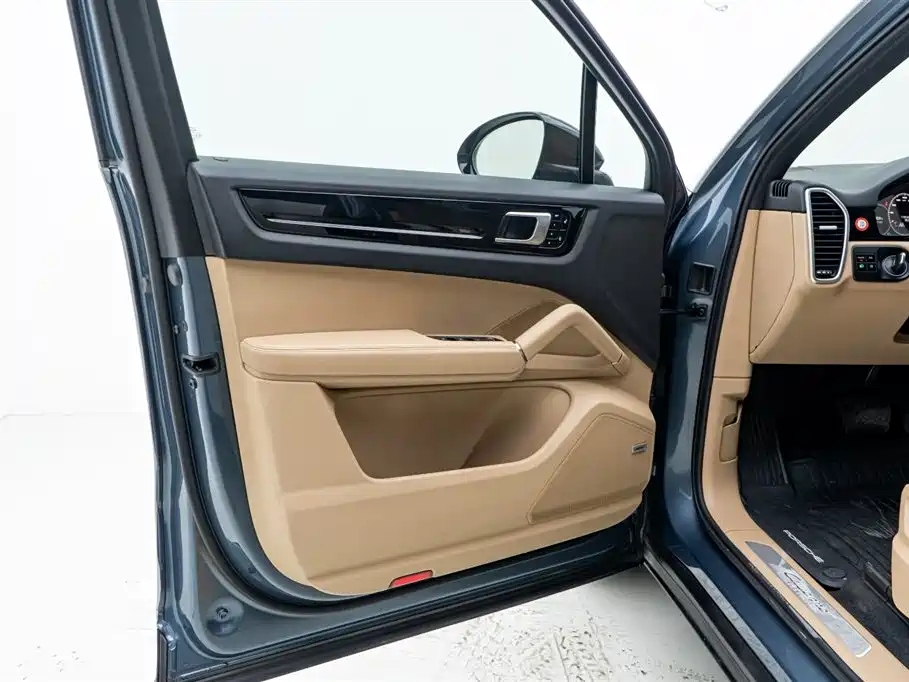 Porsche Cayenne 2018 — фото 16