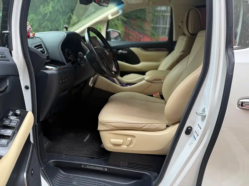 Toyota Alphard 2021 — фото 11