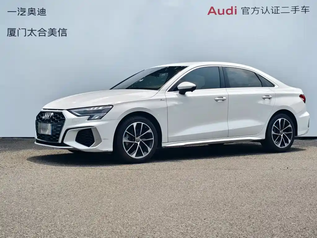 Audi A3 2022 — фото 1