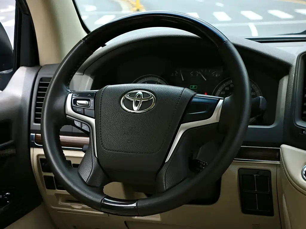 Toyota Land Cruiser 2020 — фото 9