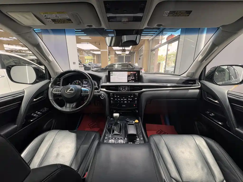 Lexus LX 2017 — фото 12