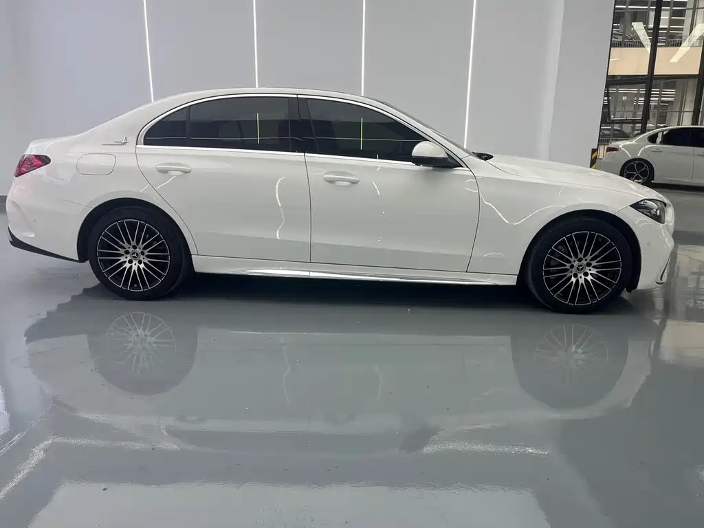 Mercedes-Benz C-Class 2024 — фото 10