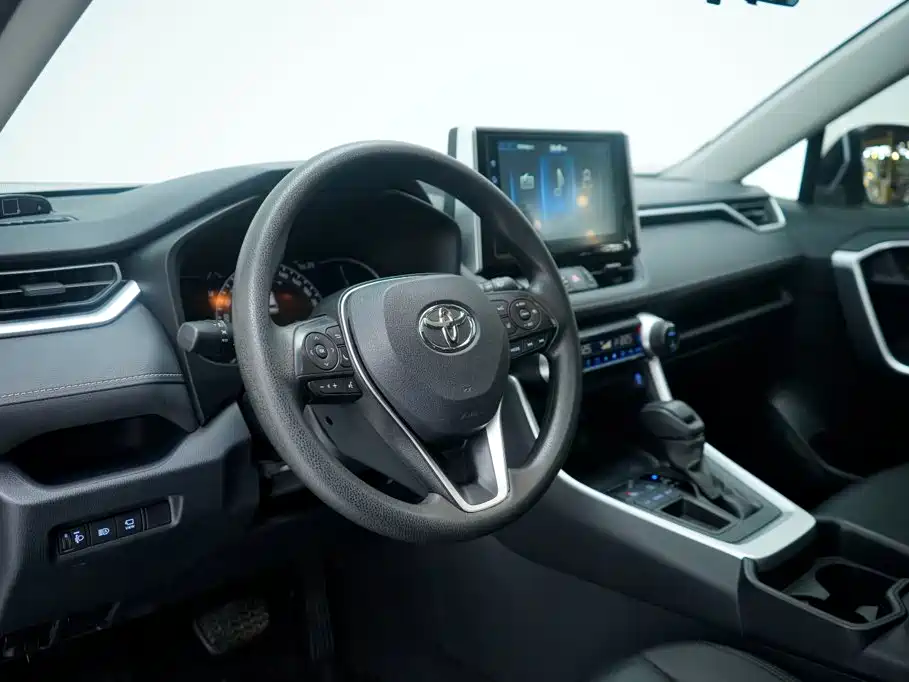 Toyota RAV4 2021 — фото 14