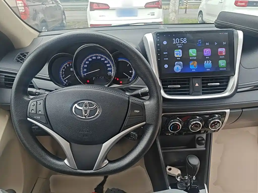 Toyota Yaris L 2016 — фото 10