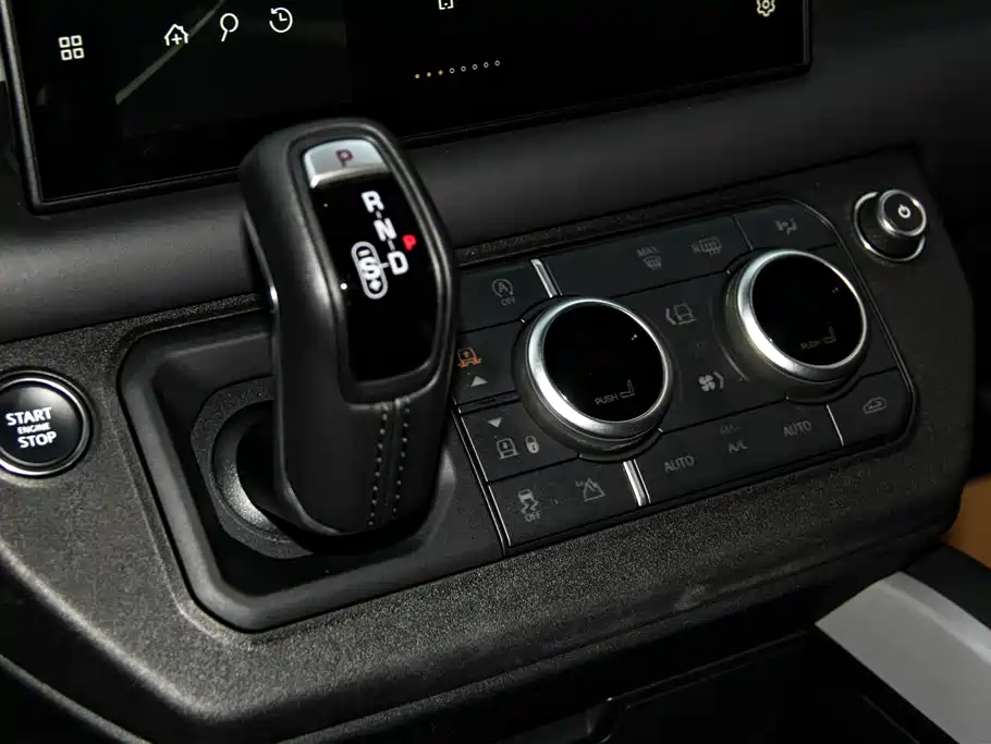 Land Rover Defender 2025 — фото 20